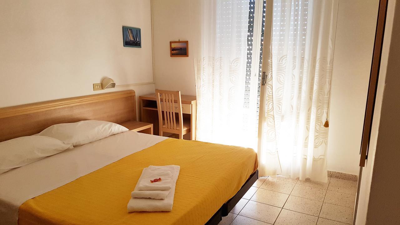 Hotel Le Pleiadi ベラーリア・イジェア・マリーナ エクステリア 写真